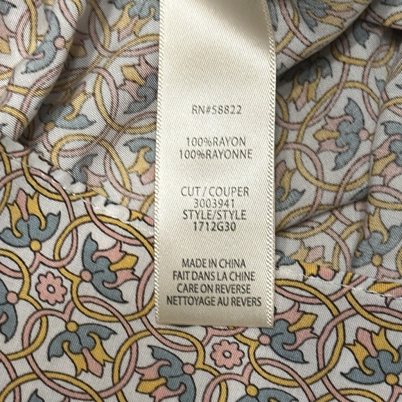 Max Studio Short Sleeved Front Tie Vneck Top NWT size Small - Picture 7 of 8